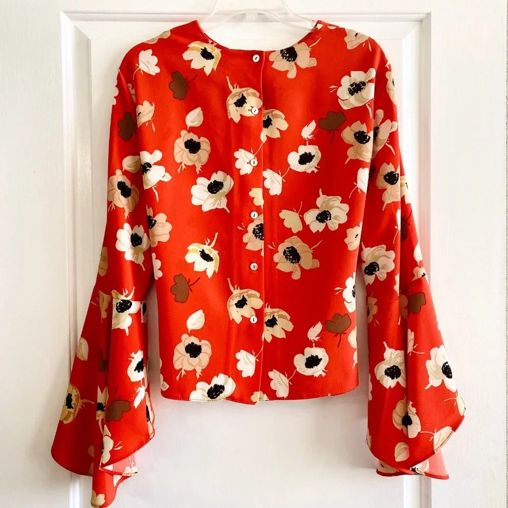CARMEN MARC VALVO | Floral Print Blouse | Belle Sleeves | Button Detail - Picture 4 of 5